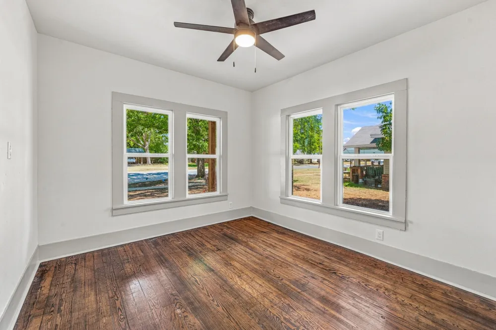 910 3rd Street Graham, TX 76450