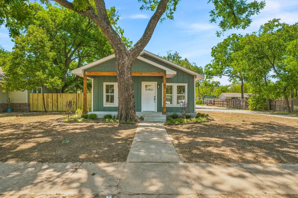 910 3rd Street Graham, TX 76450