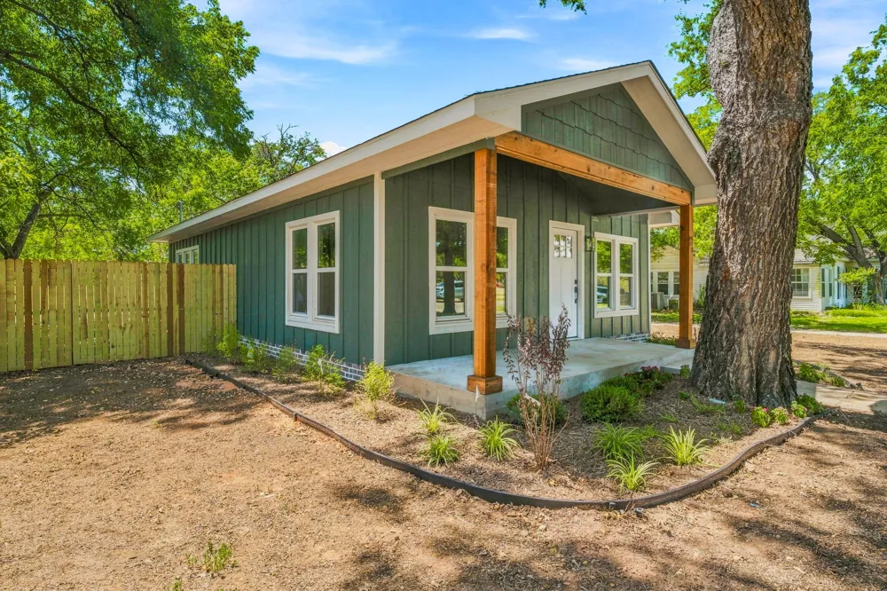 910 3rd Street Graham, TX 76450
