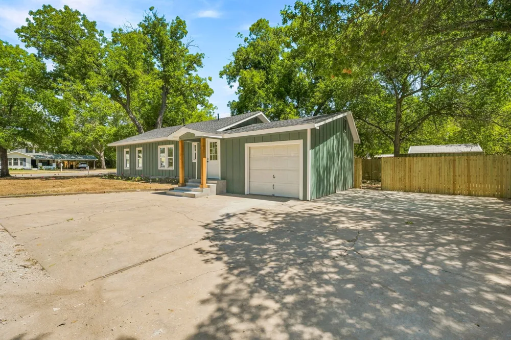 910 3rd Street Graham, TX 76450