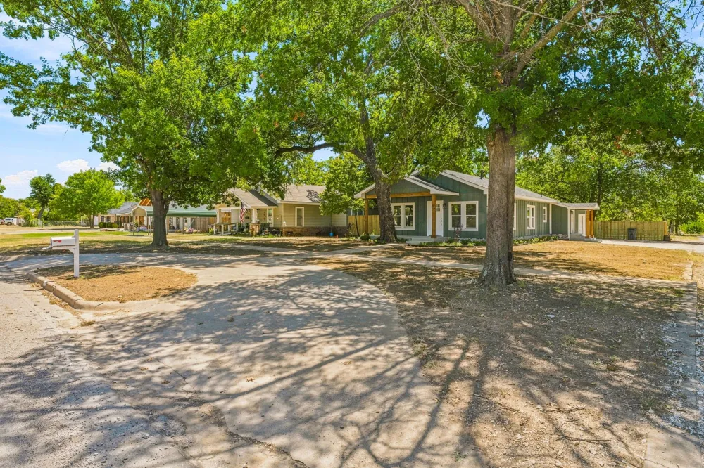 910 3rd Street Graham, TX 76450