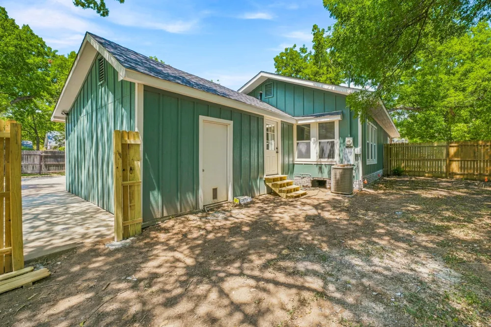 910 3rd Street Graham, TX 76450
