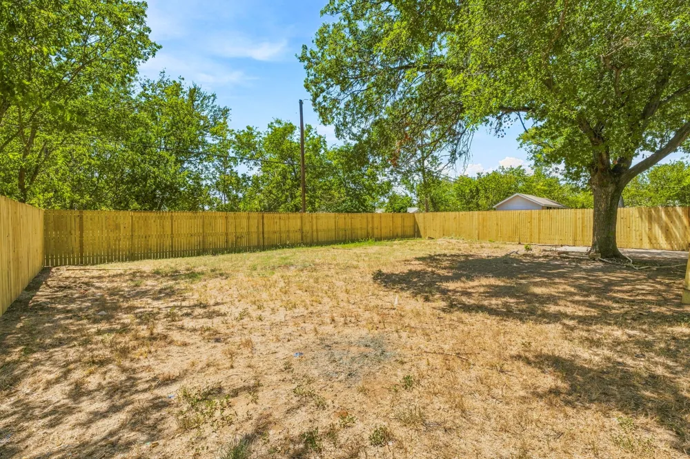 910 3rd Street Graham, TX 76450