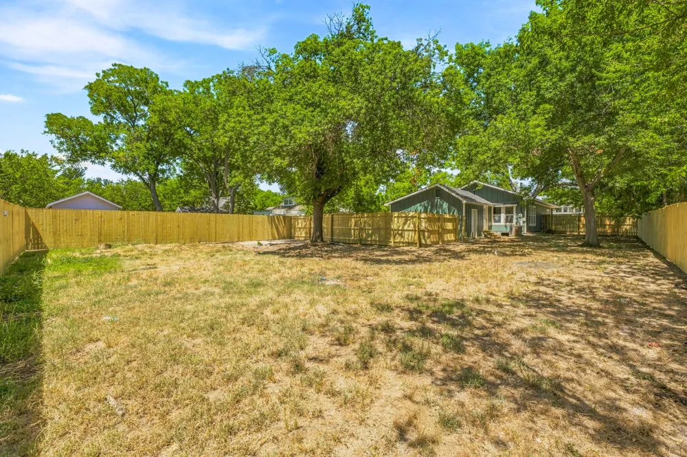 910 3rd Street Graham, TX 76450