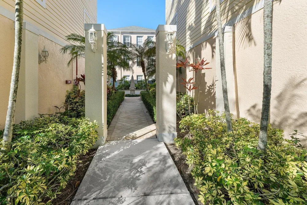 276 Murcia Drive #301 Jupiter, FL 33458