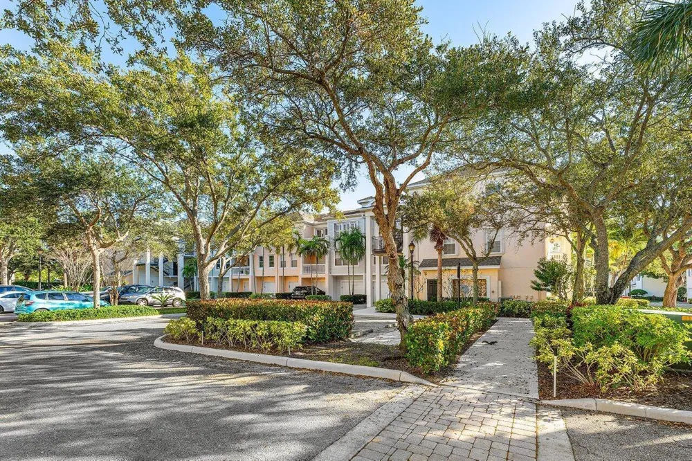 276 Murcia Drive #301 Jupiter, FL 33458