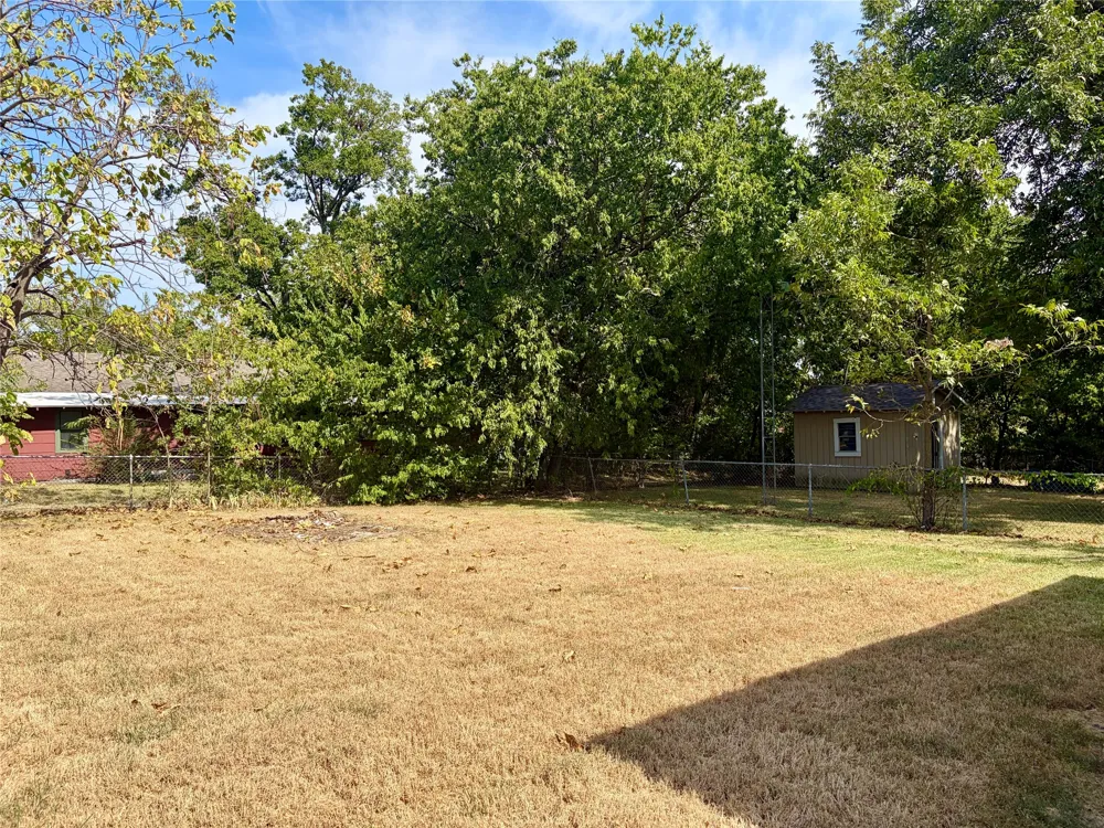 2225 Shannon Street Sherman, TX 75092