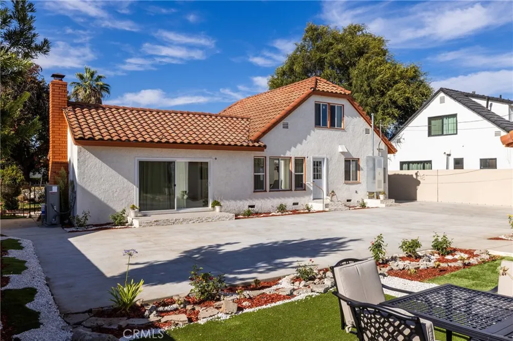 820 E Cameron Avenue West Covina, CA 91790