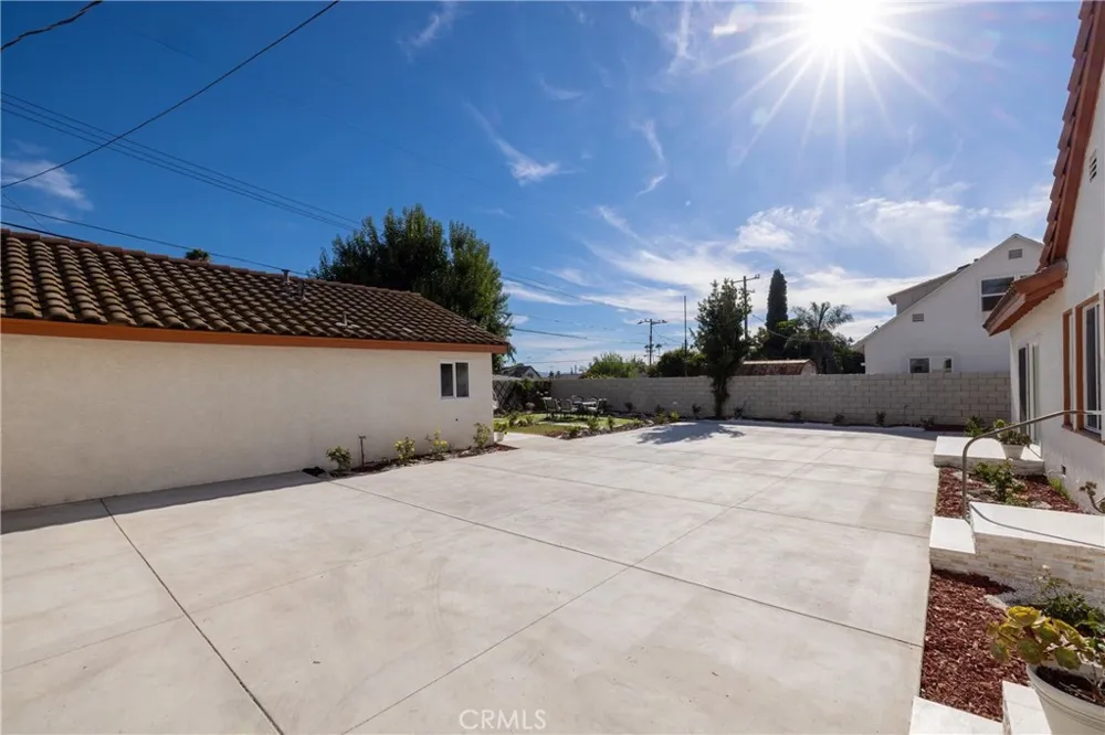 820 E Cameron Avenue West Covina, CA 91790