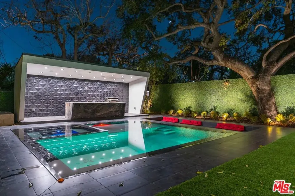 11246 Kling Street North Hollywood, CA 91602