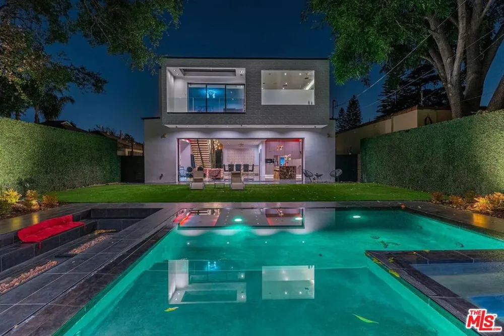 11246 Kling Street North Hollywood, CA 91602