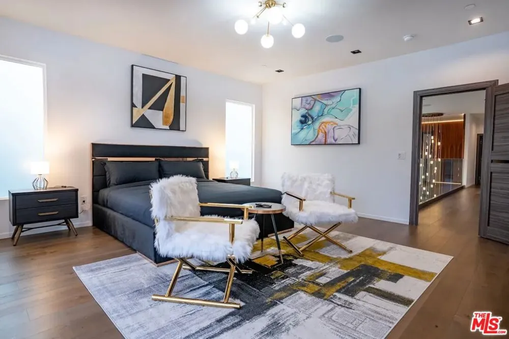 11246 Kling Street North Hollywood, CA 91602