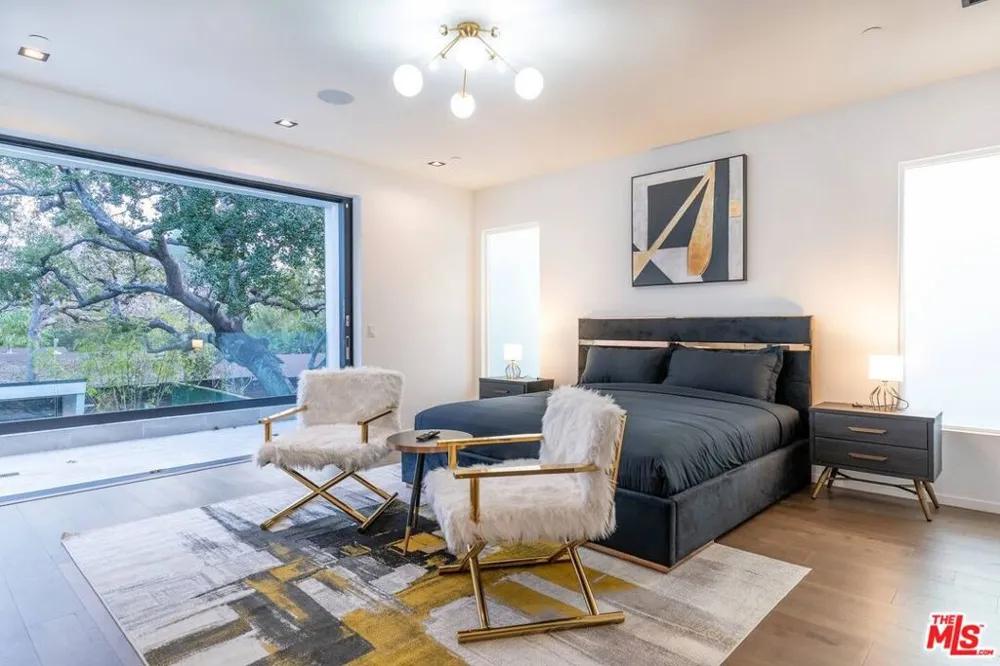 11246 Kling Street North Hollywood, CA 91602