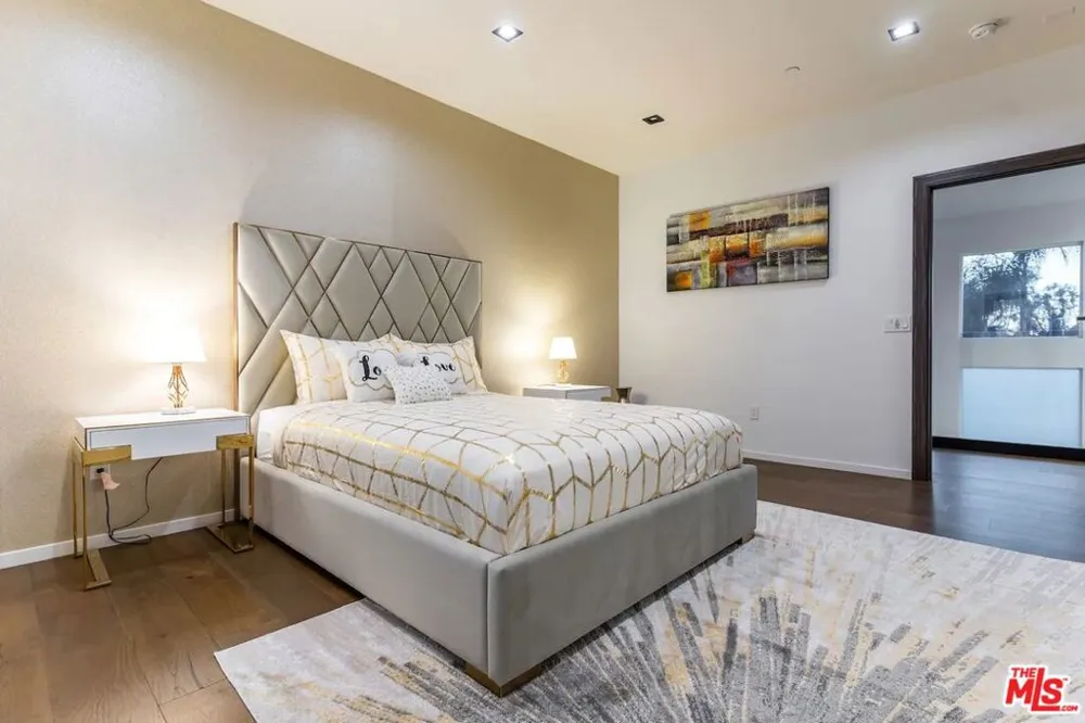 11246 Kling Street North Hollywood, CA 91602