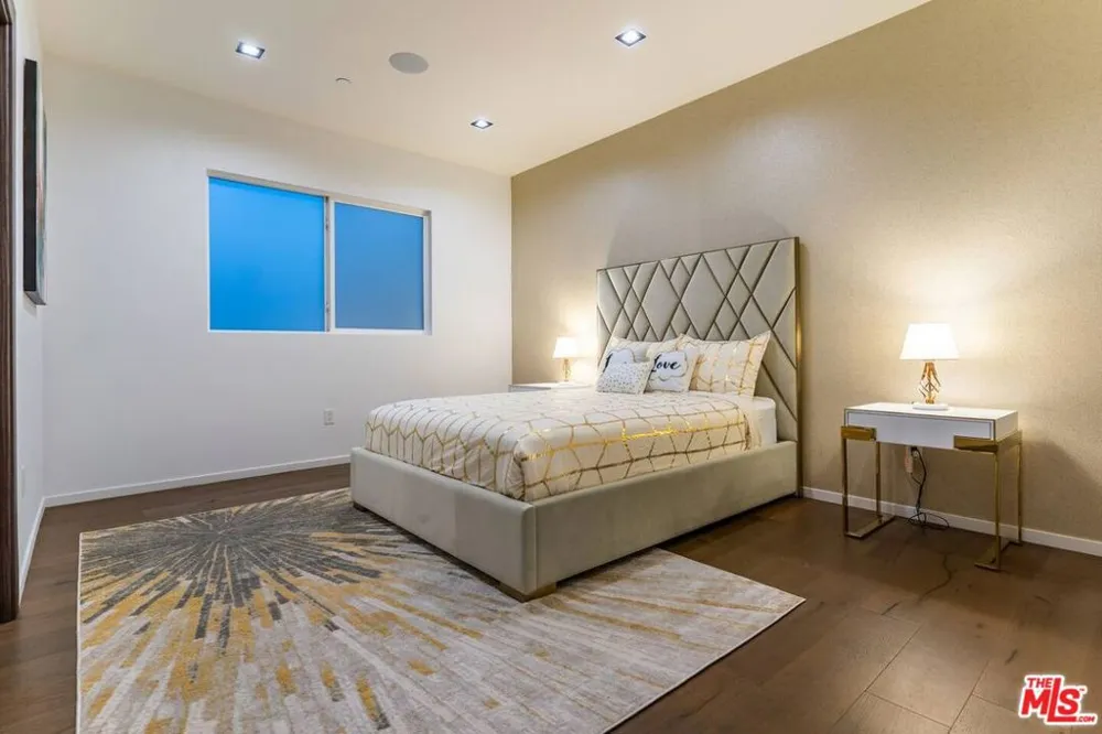 11246 Kling Street North Hollywood, CA 91602