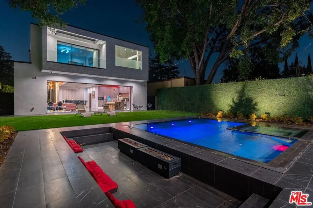 11246 Kling Street North Hollywood, CA 91602