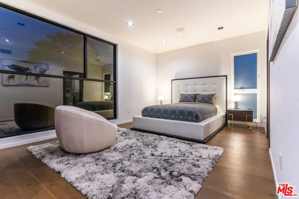 11246 Kling Street North Hollywood, CA 91602