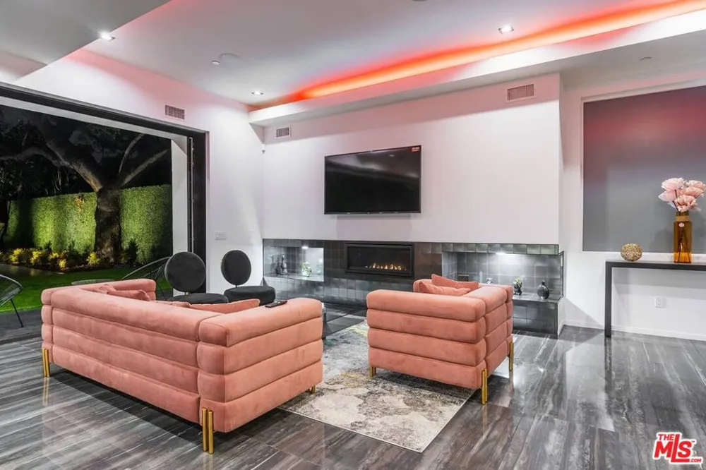 11246 Kling Street North Hollywood, CA 91602