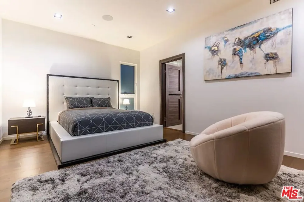 11246 Kling Street North Hollywood, CA 91602