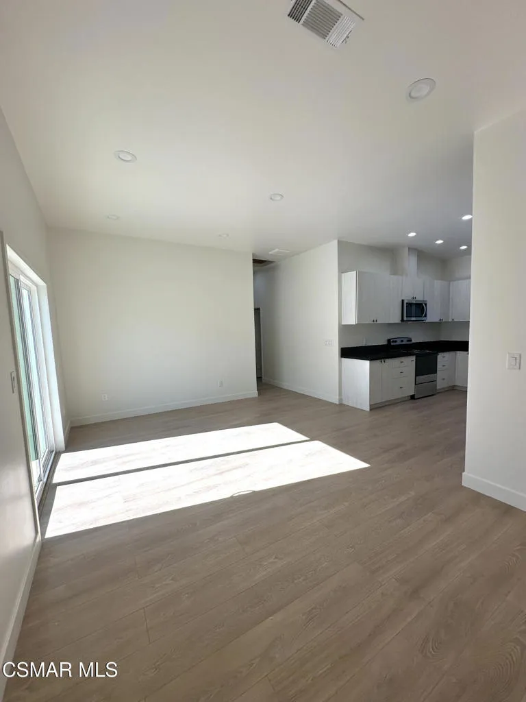 8515 Vanalden Avenue Northridge, CA 91324