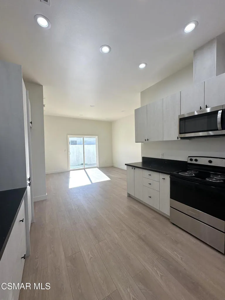 8515 Vanalden Avenue Northridge, CA 91324