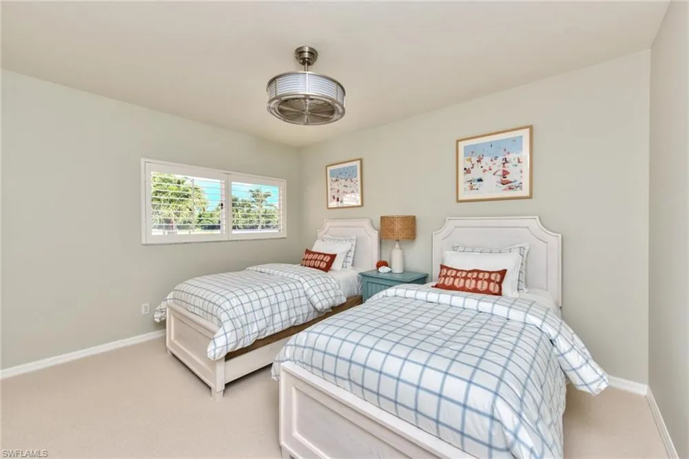 1705 Marsh RUN Naples, FL 34109