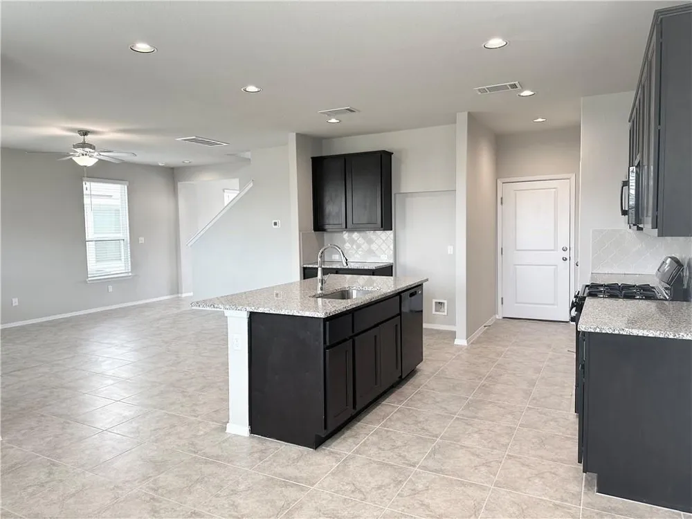 195 Living Reef Drive Maxwell, TX 78656