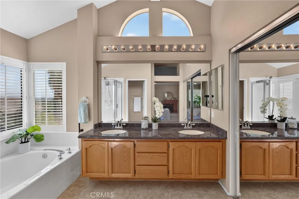 2000 Citrus Wood Lane Riverside, CA 92503