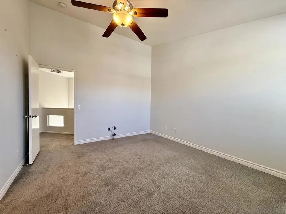 992 S Country Glen Way Anaheim, CA 92808