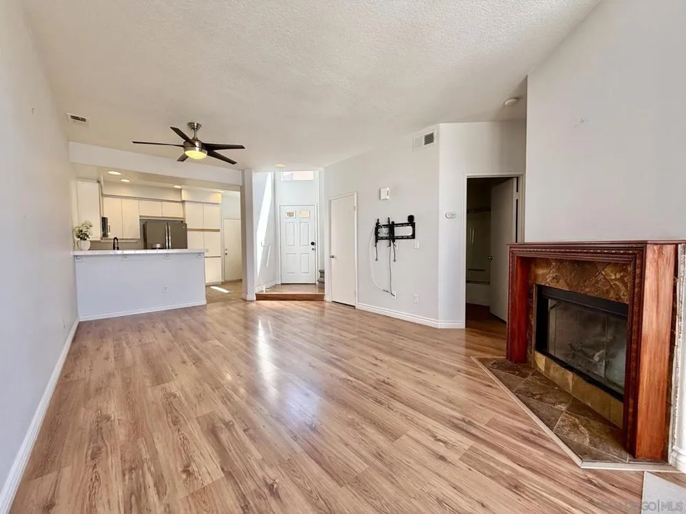 992 S Country Glen Way Anaheim, CA 92808