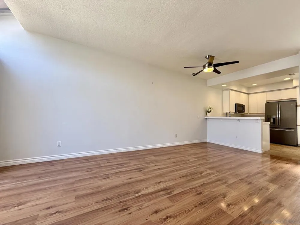 992 S Country Glen Way Anaheim, CA 92808
