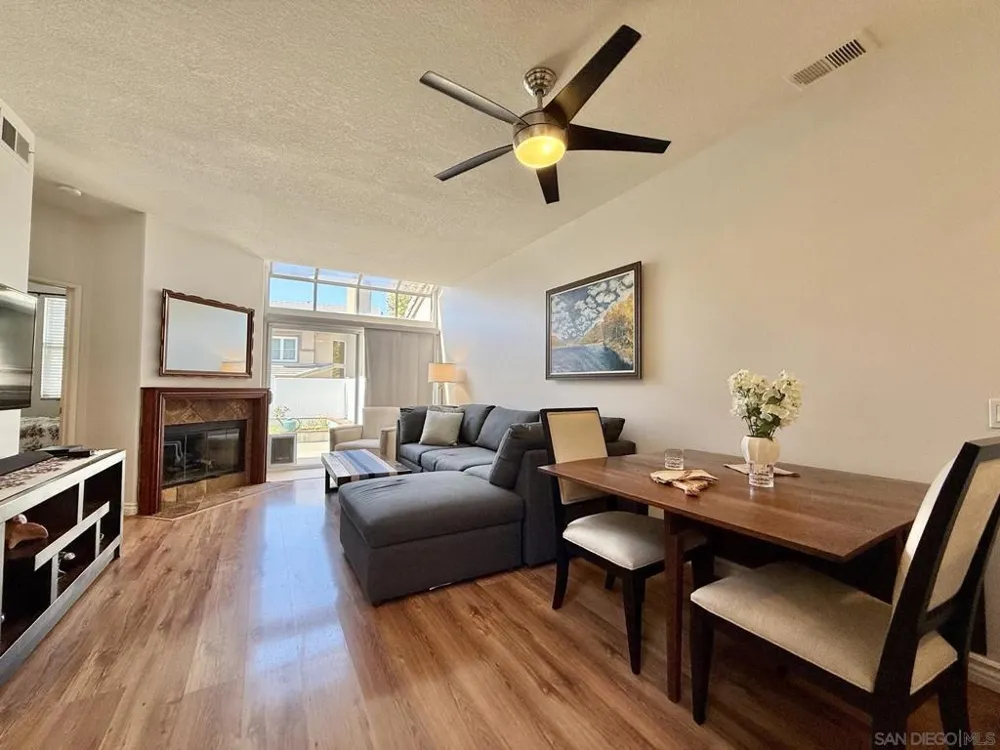 992 S Country Glen Way Anaheim, CA 92808