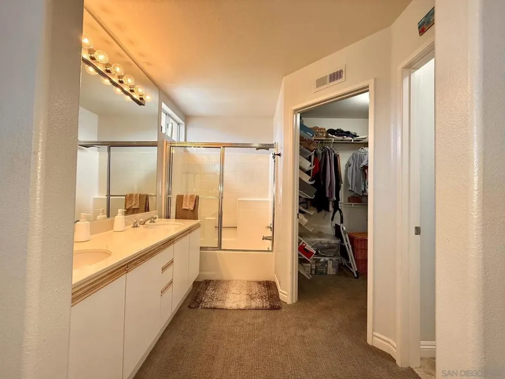 992 S Country Glen Way Anaheim, CA 92808