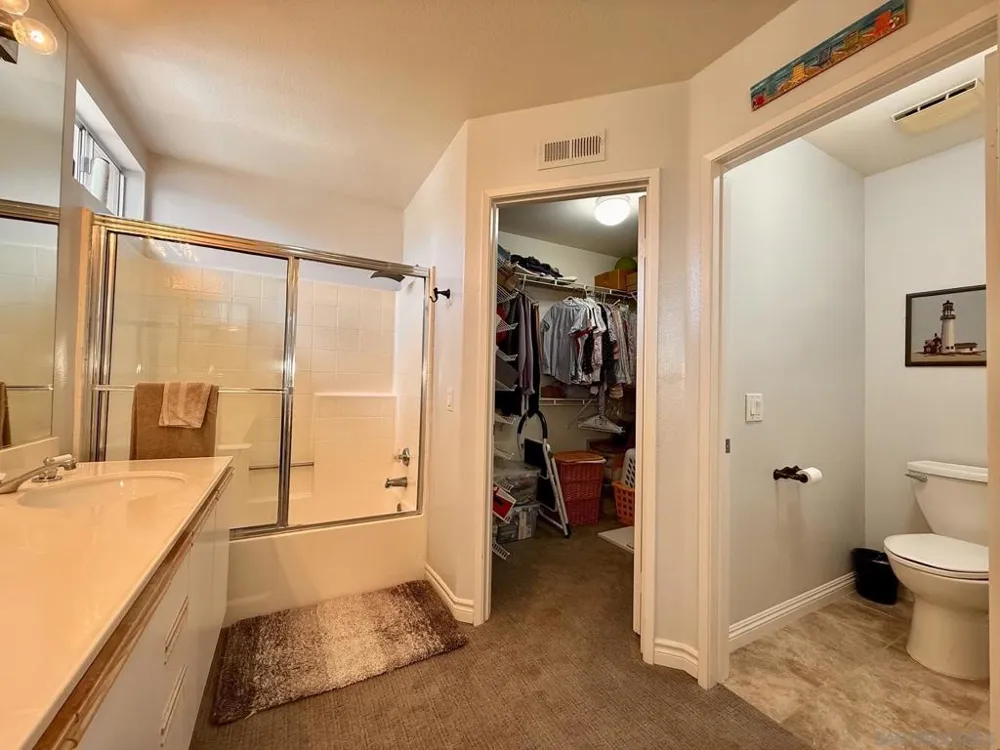 992 S Country Glen Way Anaheim, CA 92808