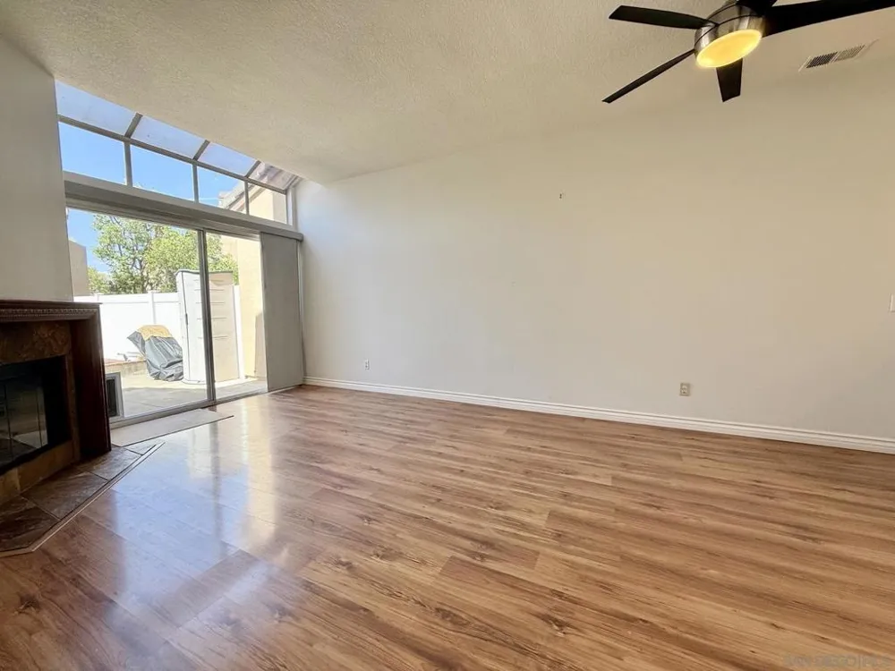 992 S Country Glen Way Anaheim, CA 92808