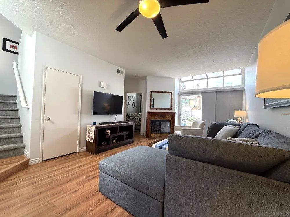 992 S Country Glen Way Anaheim, CA 92808