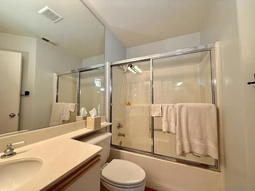 992 S Country Glen Way Anaheim, CA 92808