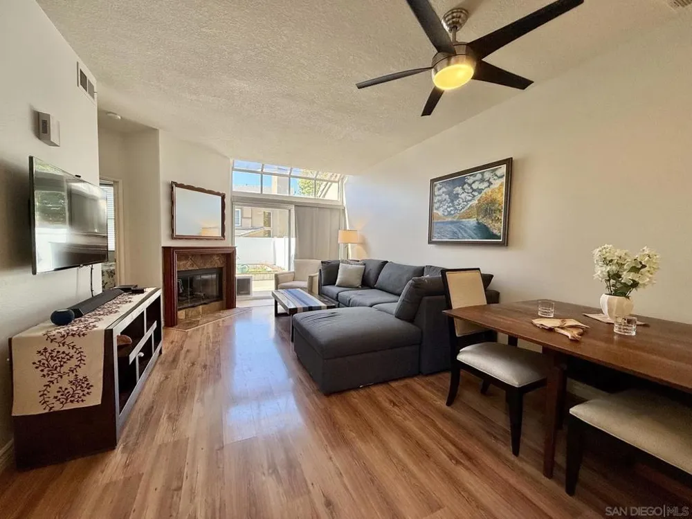 992 S Country Glen Way Anaheim, CA 92808