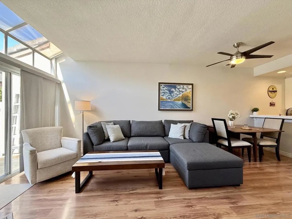 992 S Country Glen Way Anaheim, CA 92808
