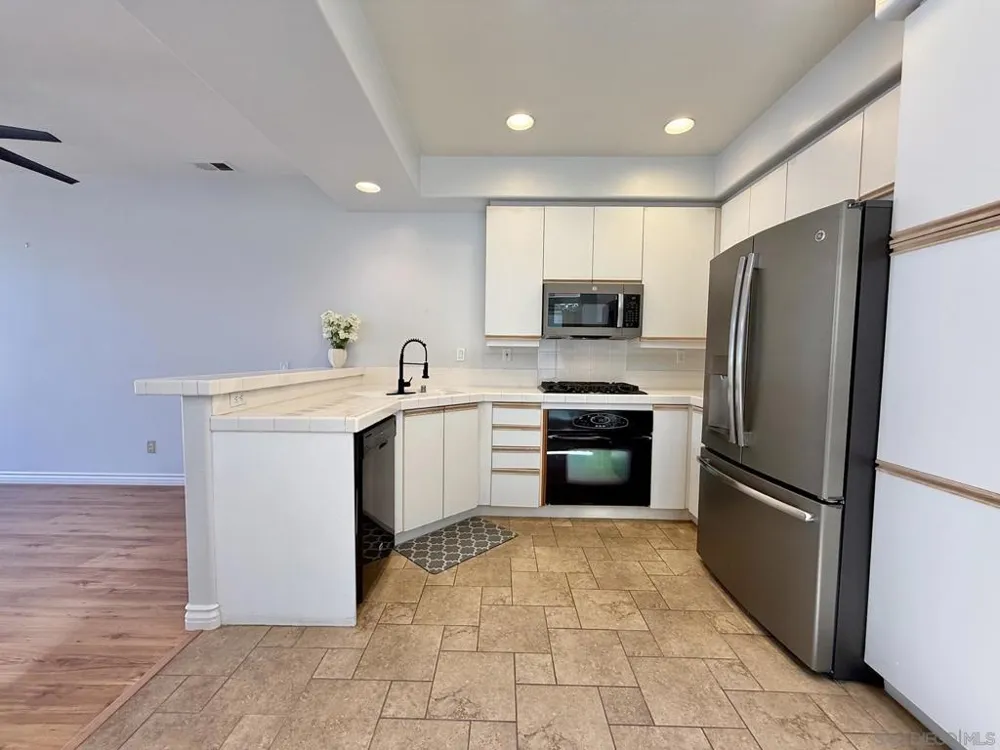992 S Country Glen Way Anaheim, CA 92808