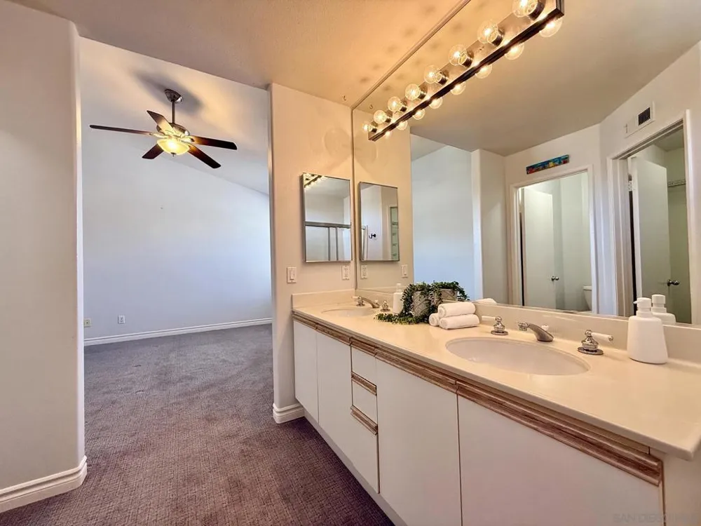 992 S Country Glen Way Anaheim, CA 92808