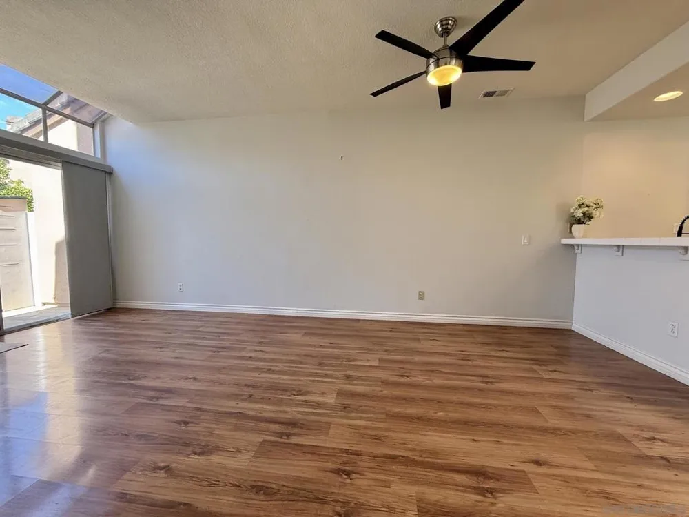 992 S Country Glen Way Anaheim, CA 92808