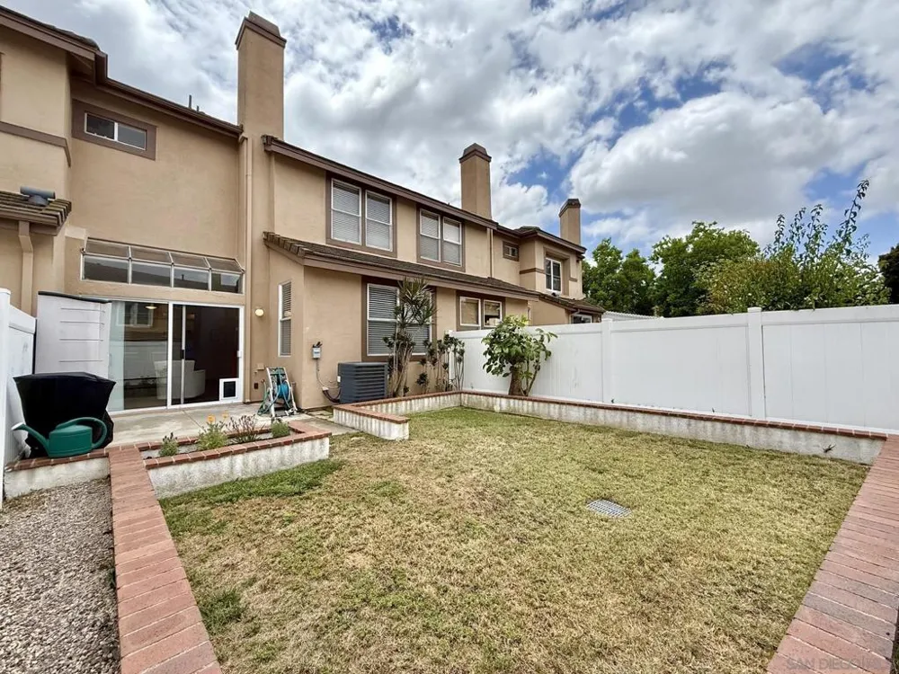 992 S Country Glen Way Anaheim, CA 92808