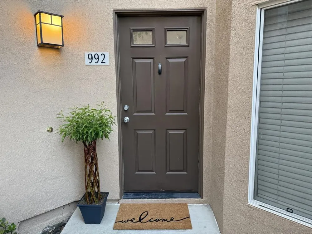 992 S Country Glen Way Anaheim, CA 92808