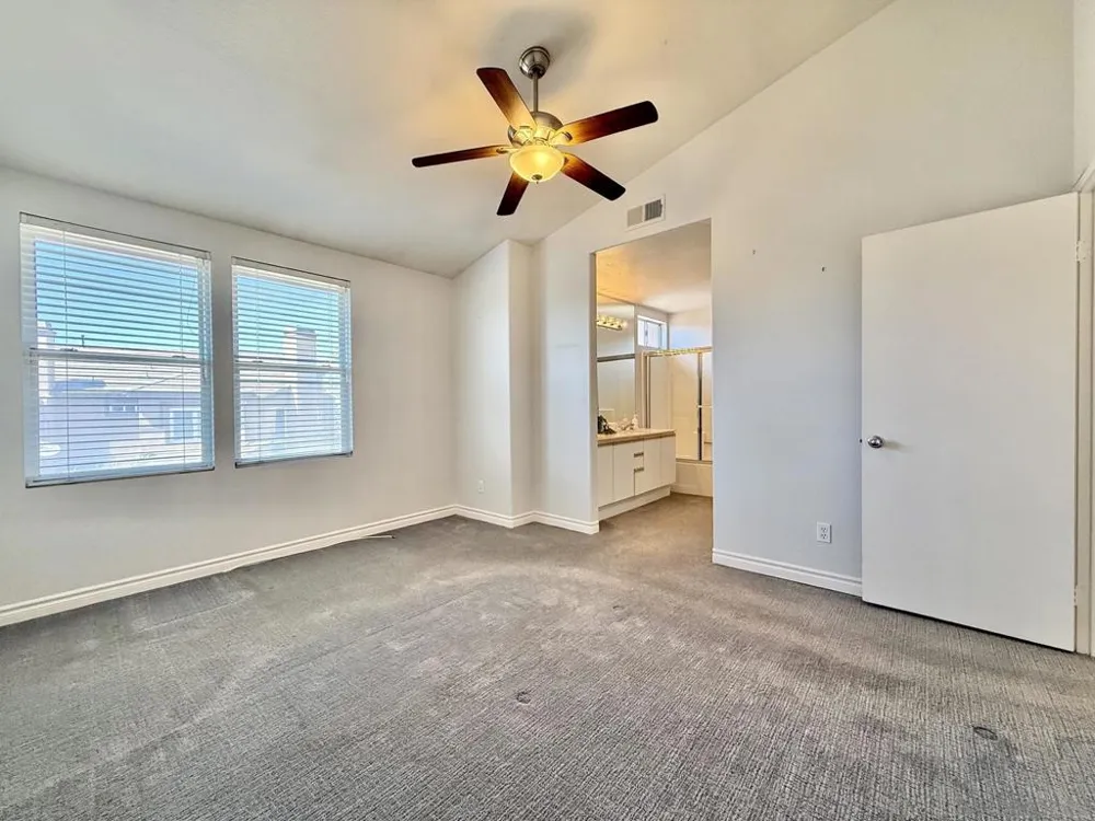 992 S Country Glen Way Anaheim, CA 92808
