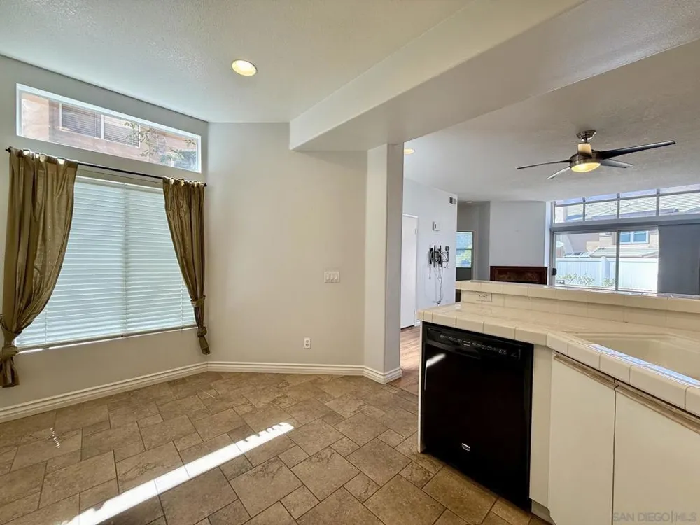 992 S Country Glen Way Anaheim, CA 92808