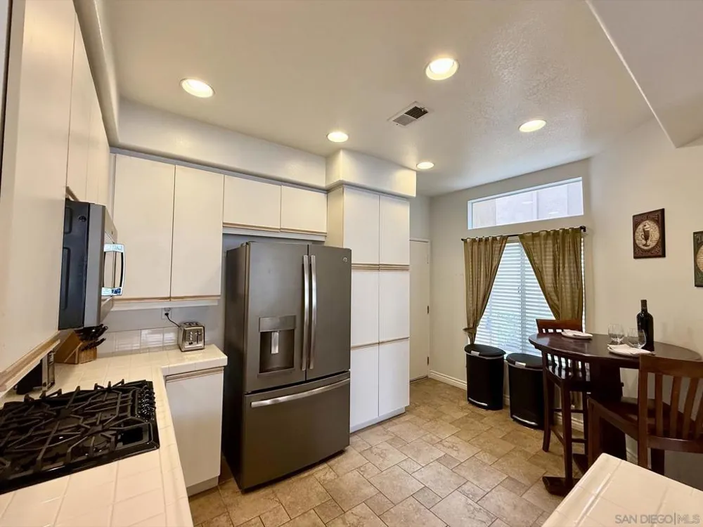992 S Country Glen Way Anaheim, CA 92808