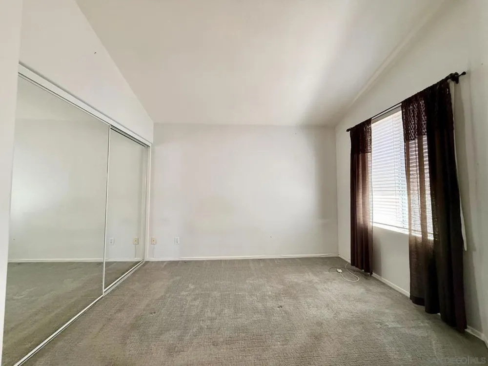 992 S Country Glen Way Anaheim, CA 92808
