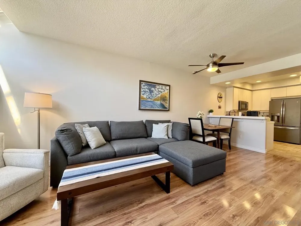 992 S Country Glen Way Anaheim, CA 92808
