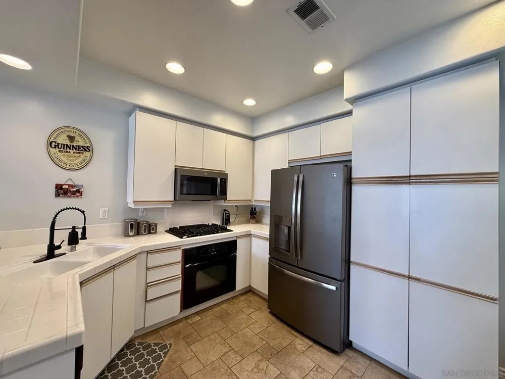 992 S Country Glen Way Anaheim, CA 92808